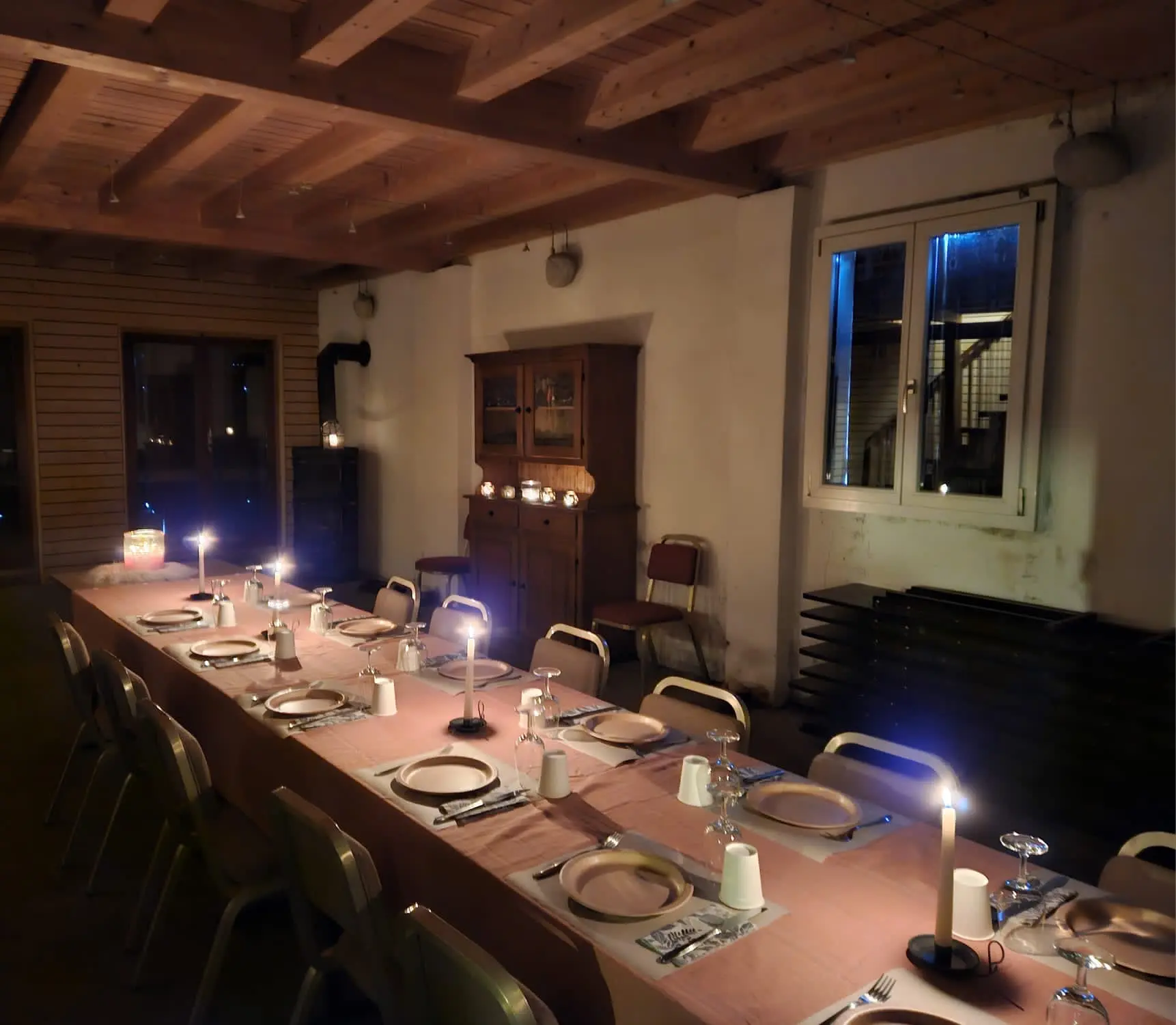 Autre disposition de la table dans la salle
